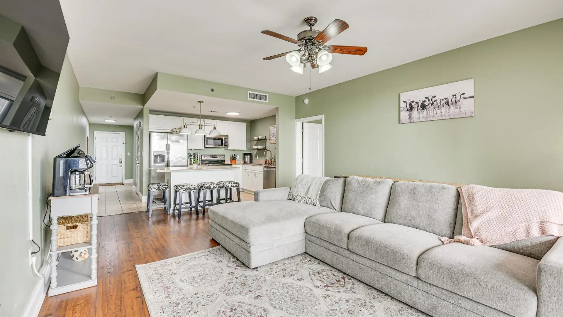 Happy Cows Retreat In Pcb With Lagoon Views! Panama City Beach Apartment