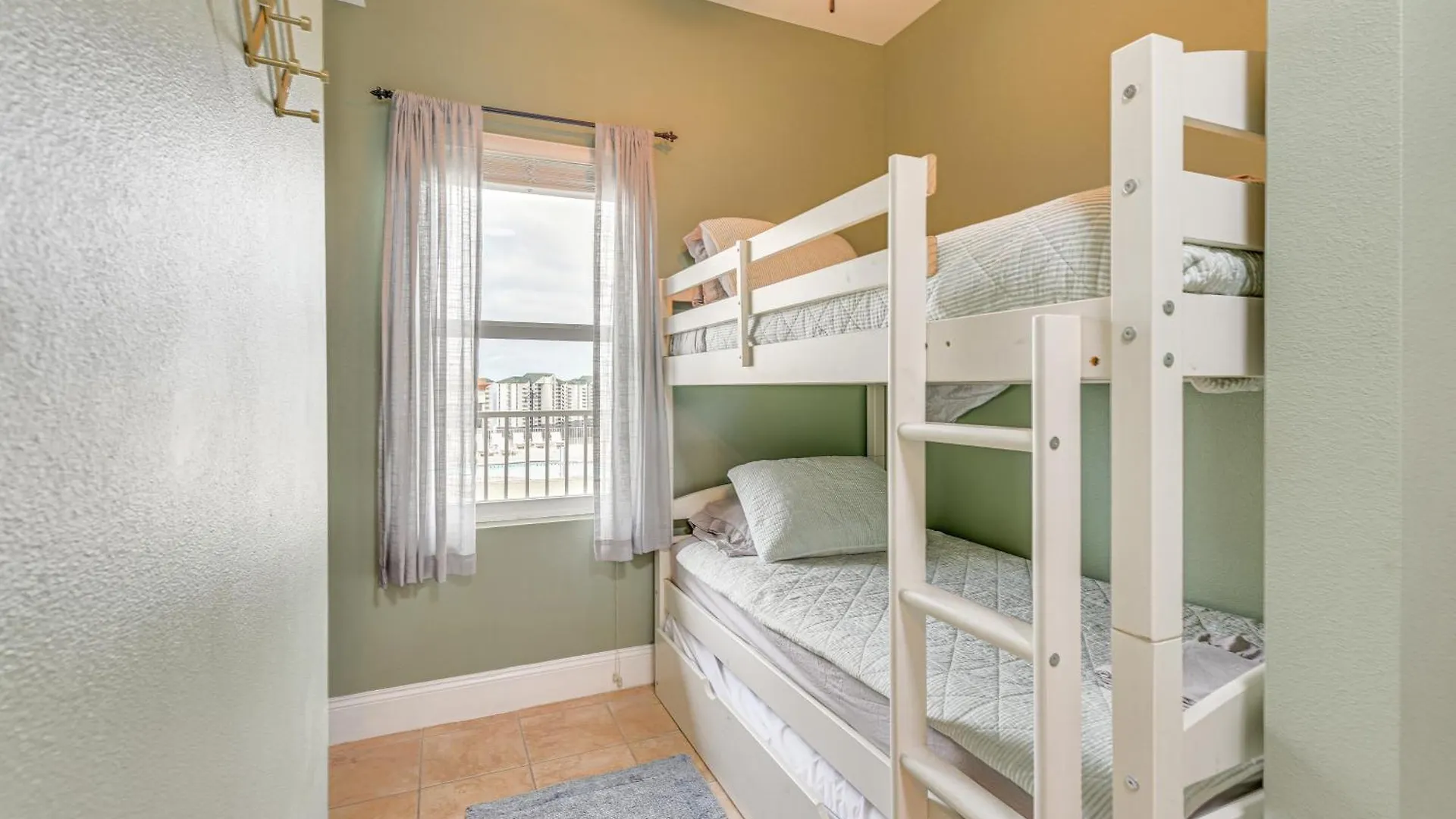 Happy Cows Retreat In Pcb With Lagoon Views! location